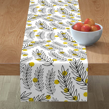 Load image into Gallery viewer, Black White Leaves(Table Runner)
