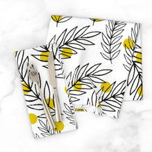 Load image into Gallery viewer, Black white leaves(Dinner Napkins)
